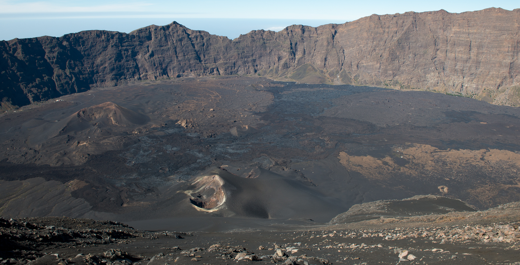 Chã das Caldeiras depuis le Pico do Fogo sur l'île de Fogo au Cap-Vert