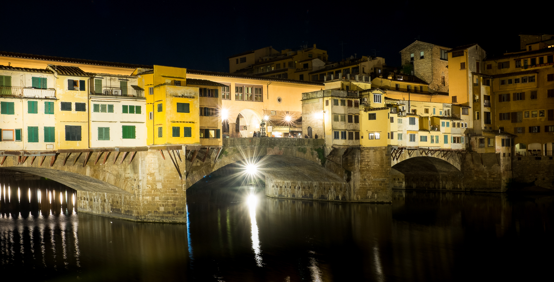 Le Ponte Vecchio de nuit, à Florence