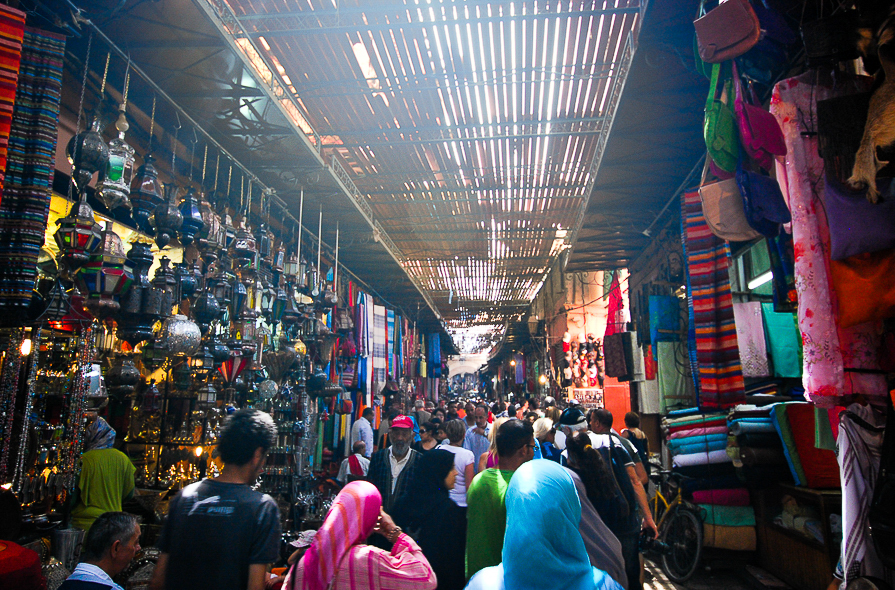 Le souk à Marrakech au Maroc