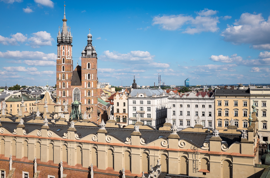 La basilique Sainte-Marie de Cracovie depuis le Rynek Główny