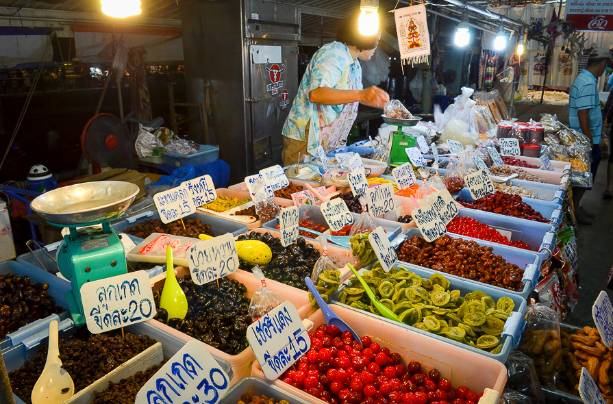 Marché de nuit à Bangkok en Thaïlande